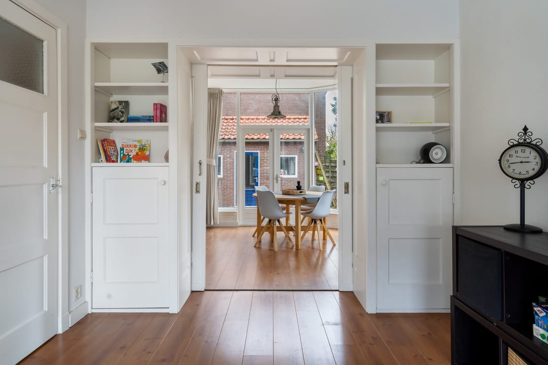 Photo 7 of J.P. Heyestraat 9