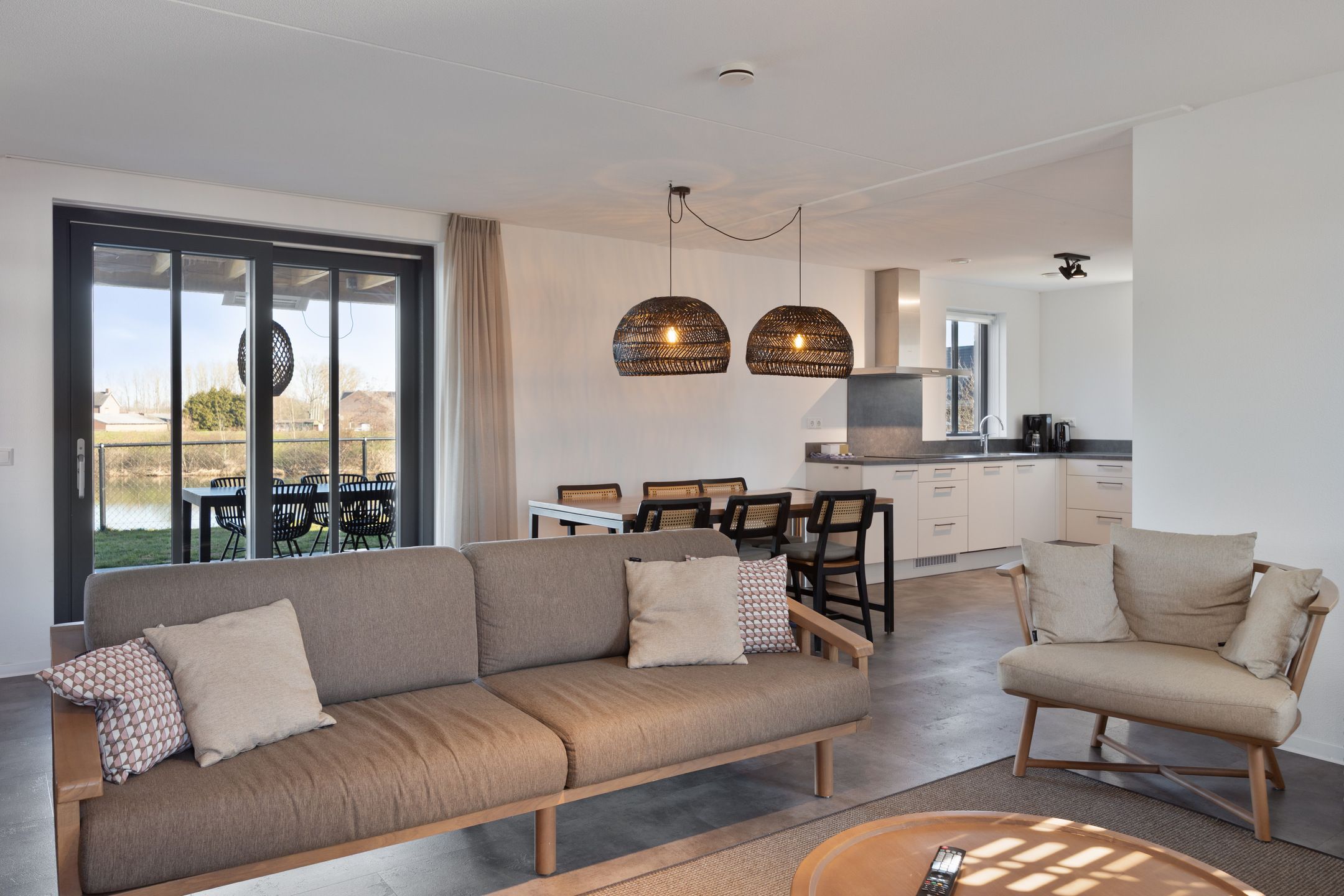 3-bedroom freehold villa in Thorn — photo 5 of 5