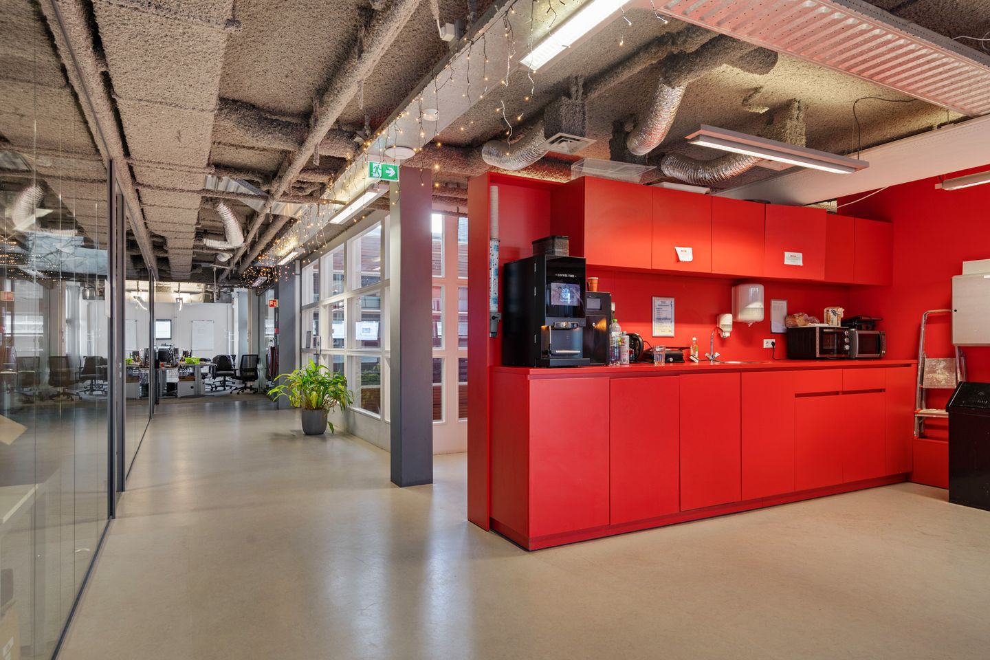 Bekijk foto 3 van Kennemerplein 6