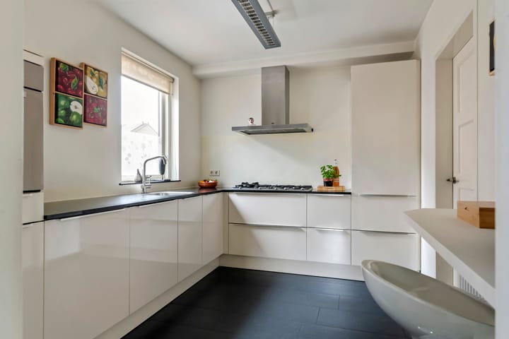 Photo 13 of Morelstraat 3