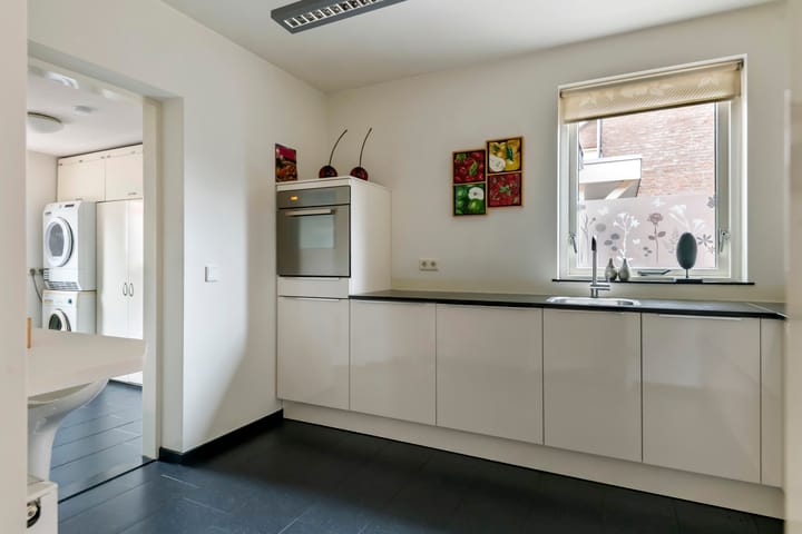 Photo 14 of Morelstraat 3