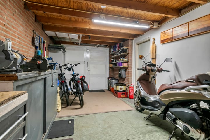 Photo 31 of Morelstraat 3