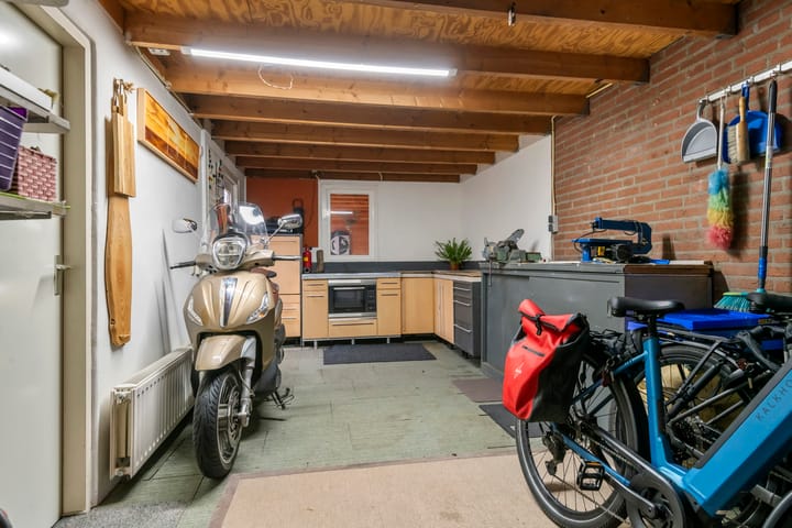 Photo 32 of Morelstraat 3