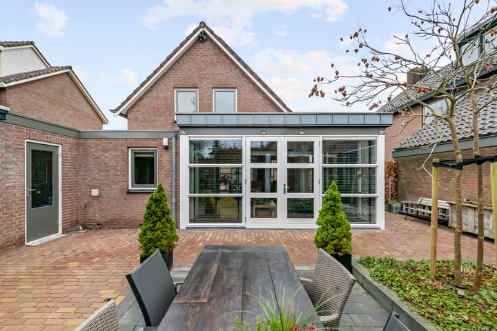 Photo 38 of Morelstraat 3