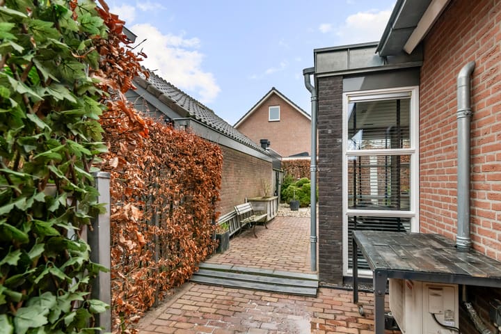 Photo 39 of Morelstraat 3