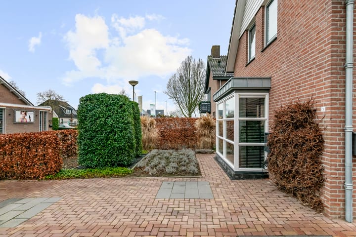 Photo 43 of Morelstraat 3