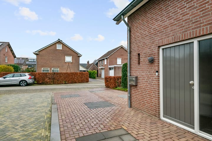 Photo 44 of Morelstraat 3