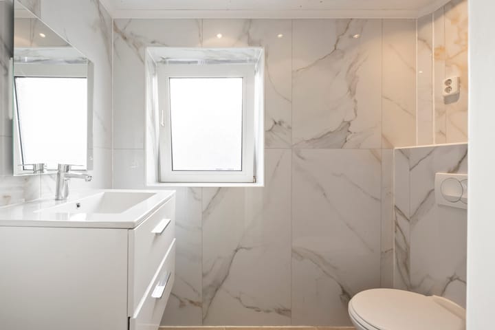 Photo 10 of Casembrootstraat 39