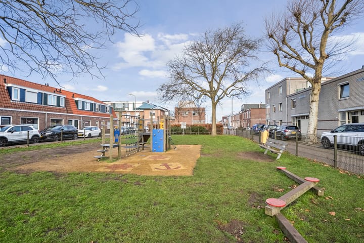 Photo 16 of Casembrootstraat 39