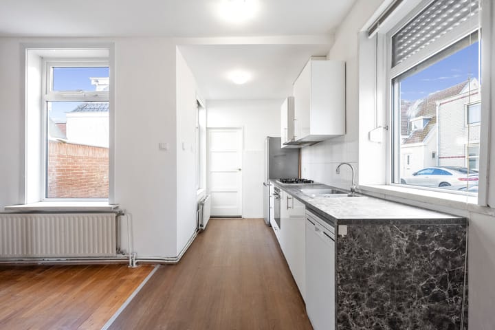 Photo 4 of Casembrootstraat 39