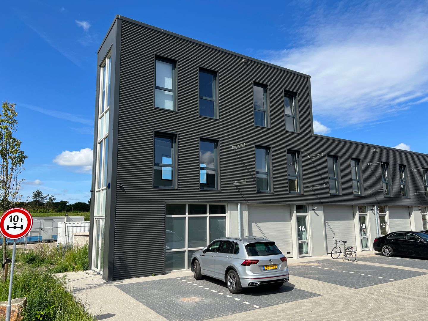 View photo 2 of Zuid-Afrikaweg 1-A