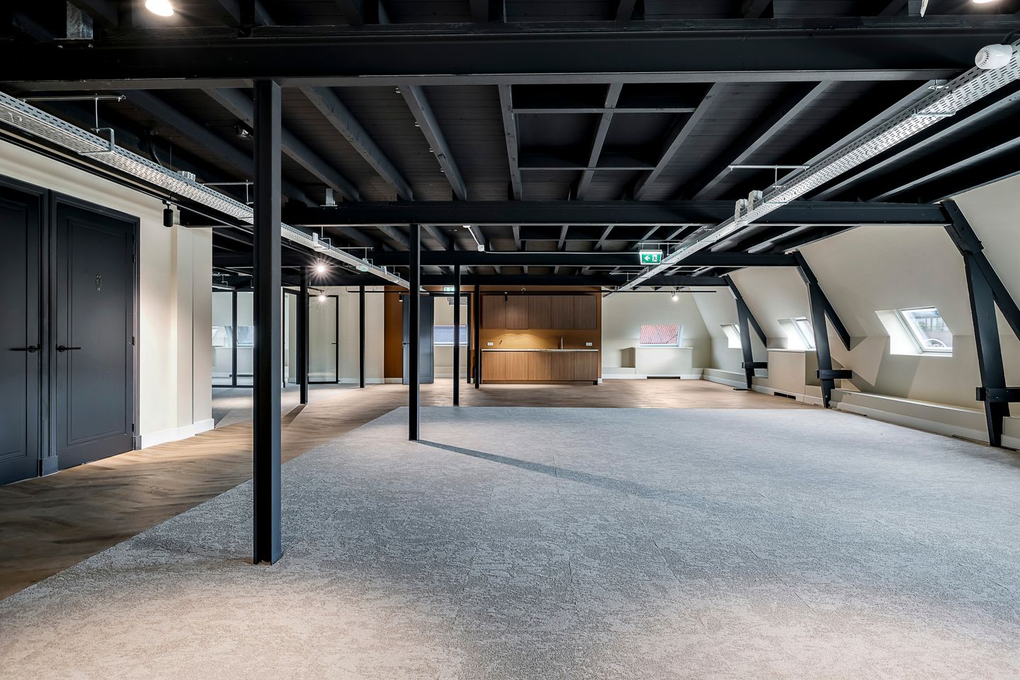 Bekijk foto 4 van Burgemeester van Nispenstraat 10