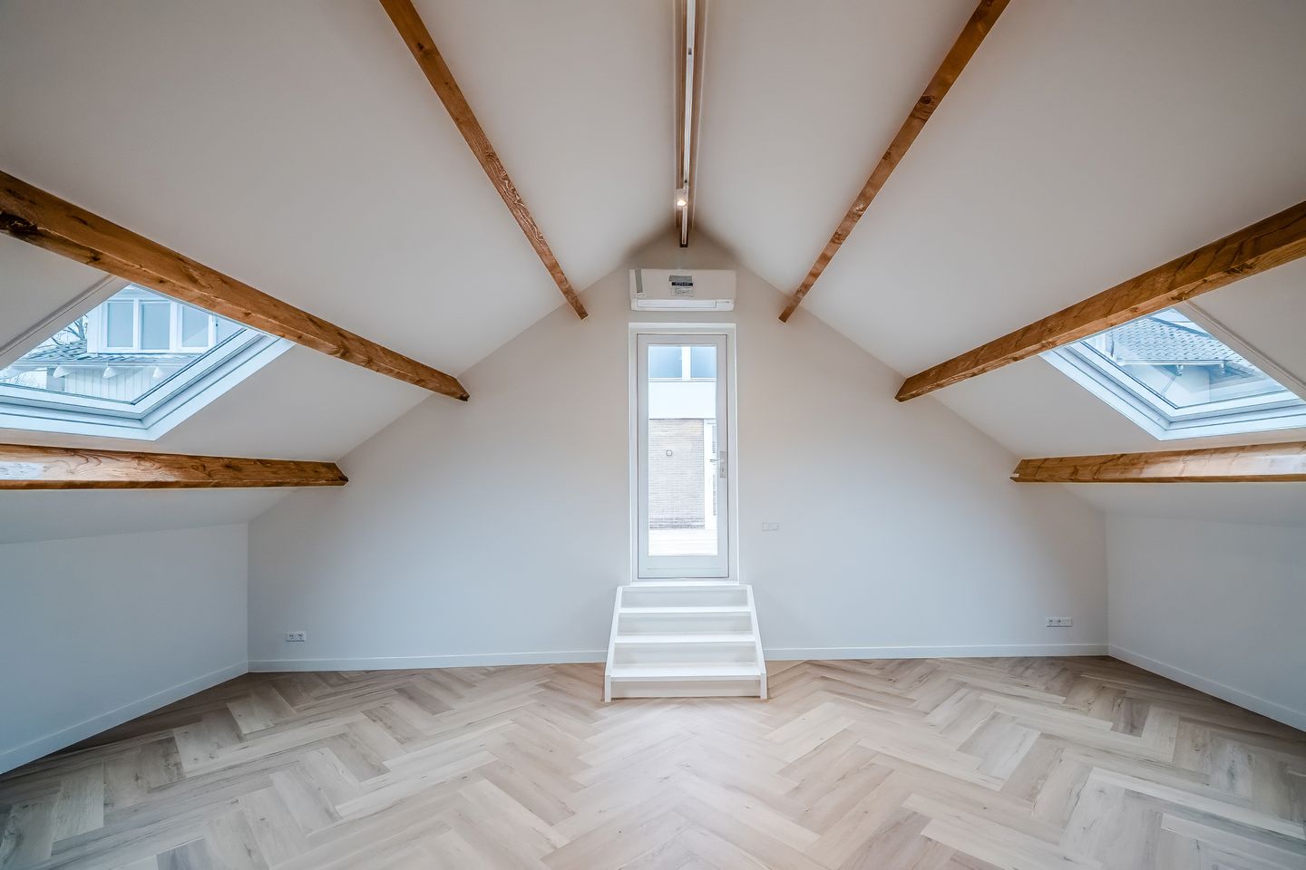 View photo 2 of Willem de Zwijgerstraat 14-A