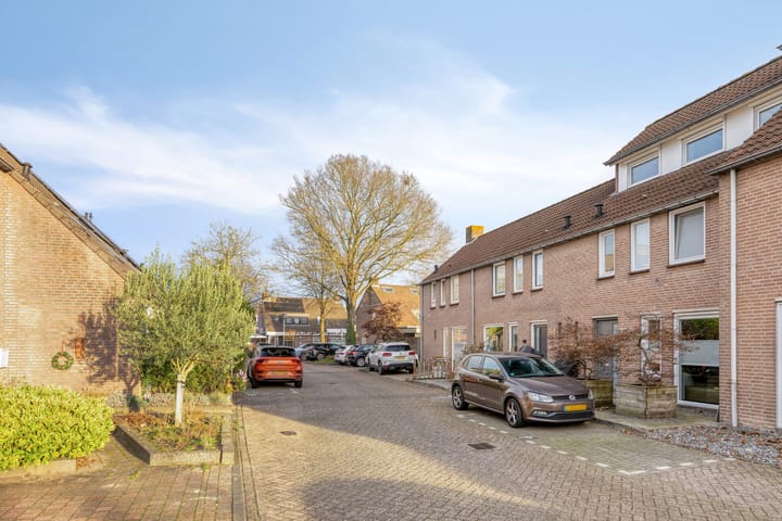 Photo 3 of Middelgraaf 94