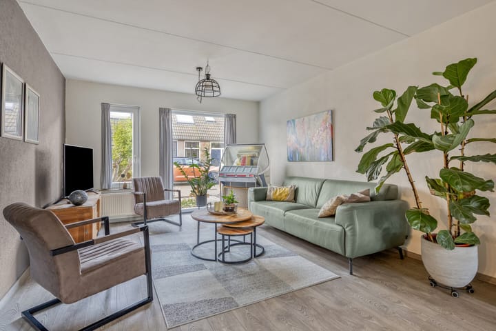 Photo 6 of Middelgraaf 94