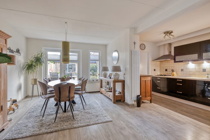 Photo 9 of Middelgraaf 94