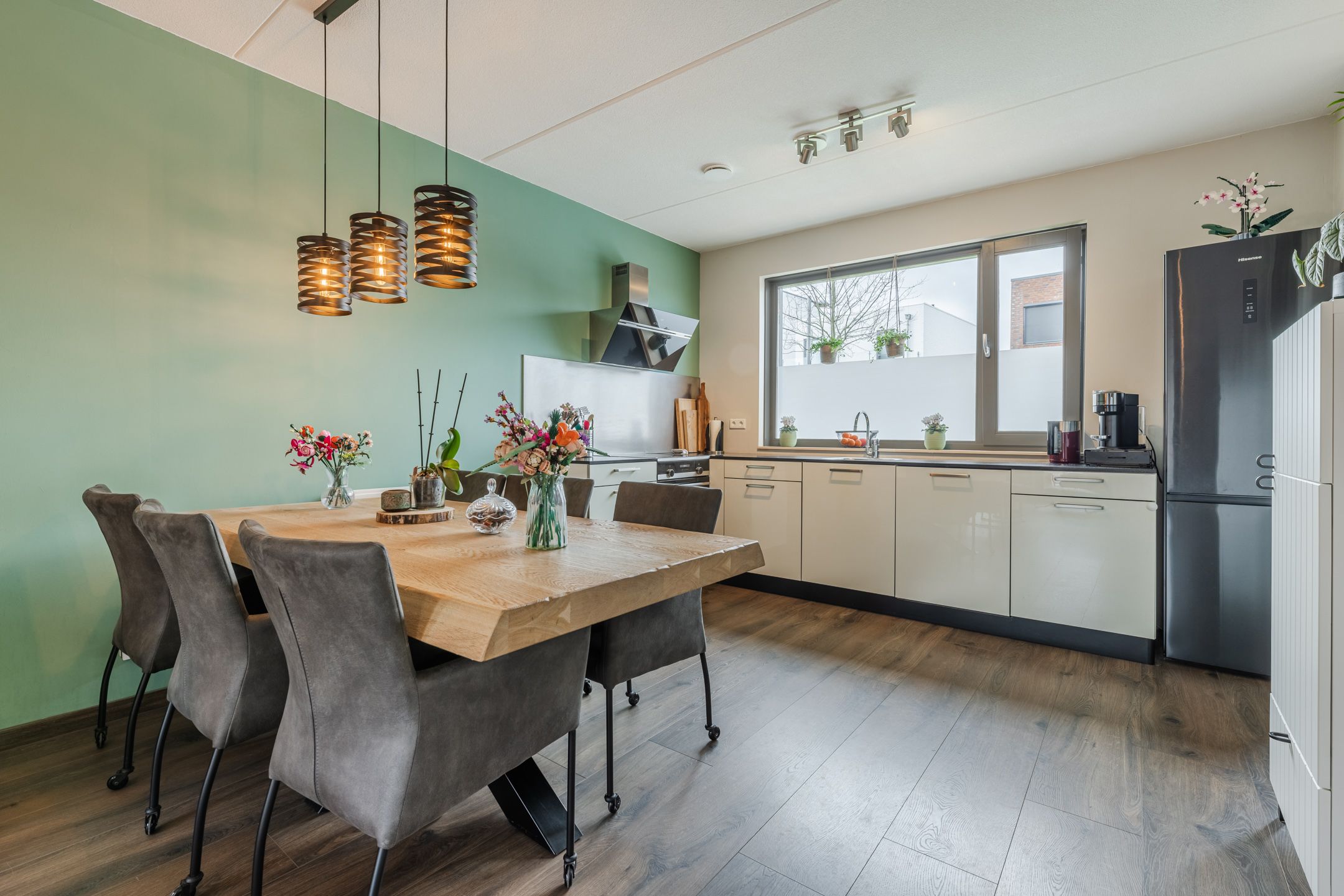 Photo 3 of Zilverschat 49