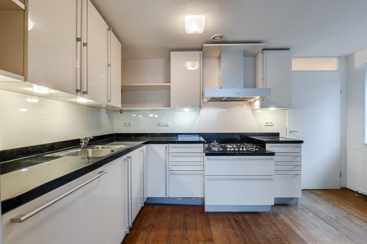 Photo 10 of Alteveerstraat 15-B