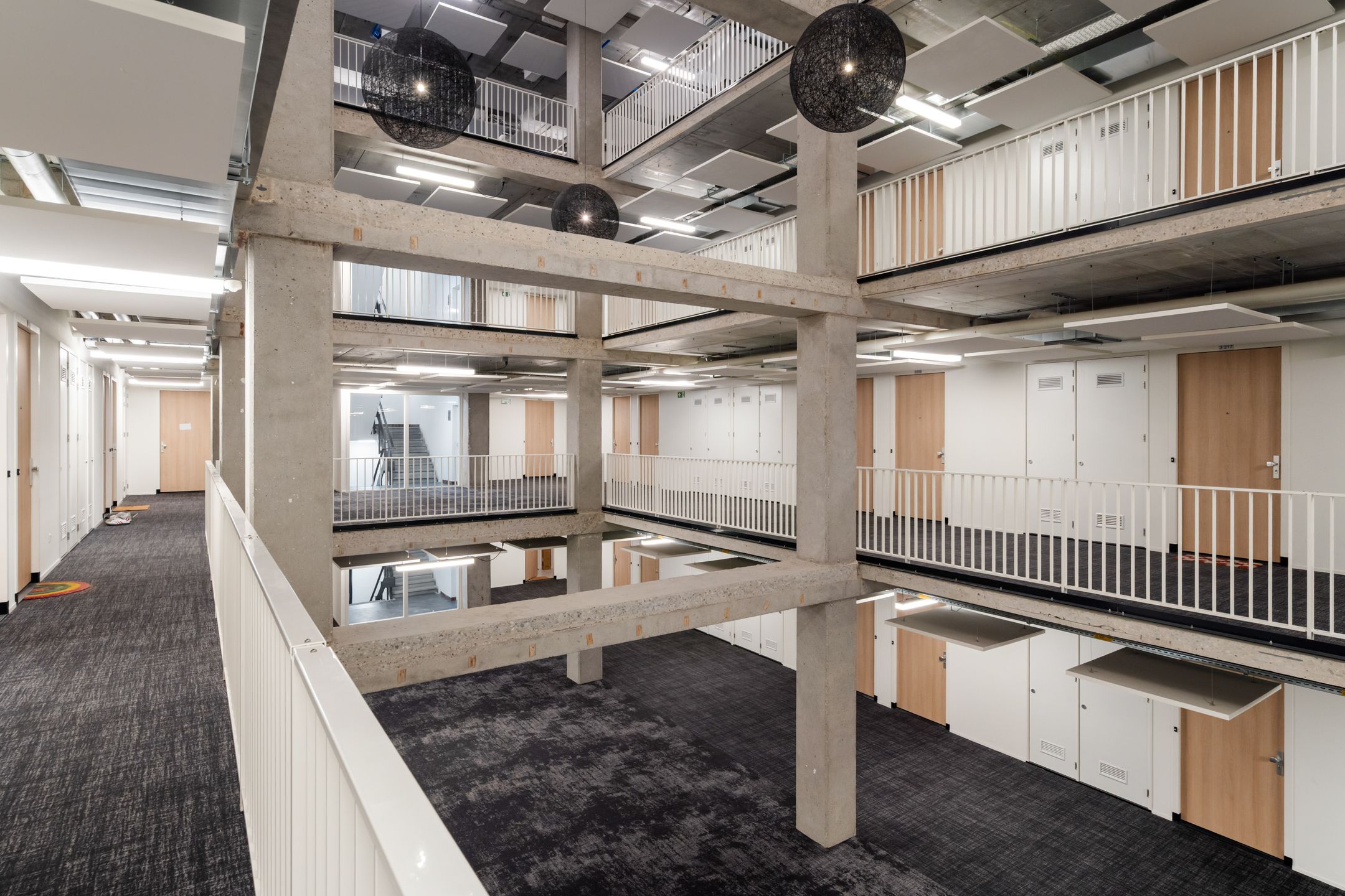 Foto 9 van Van Vollenhovenstraat 3-212