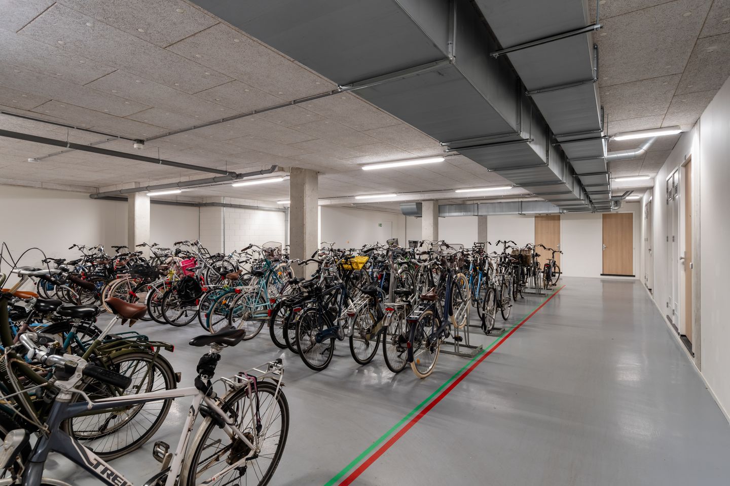 Foto 40 van Van Vollenhovenstraat 3-212