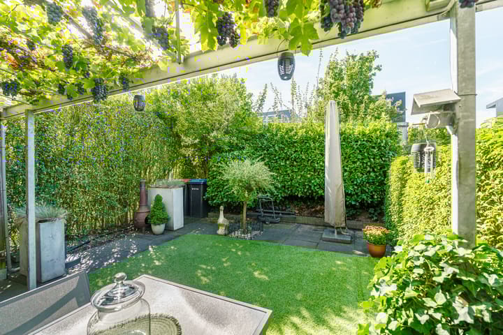 Photo 3 of Count Basiestraat 2