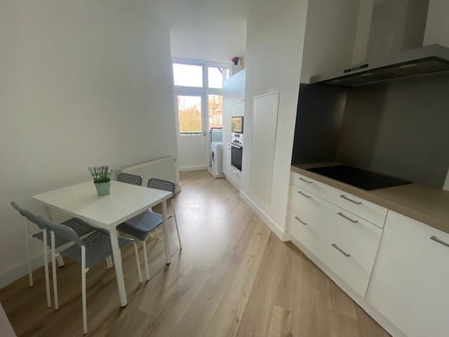 Foto 7 van 2e Louise de Colignystraat 40-B