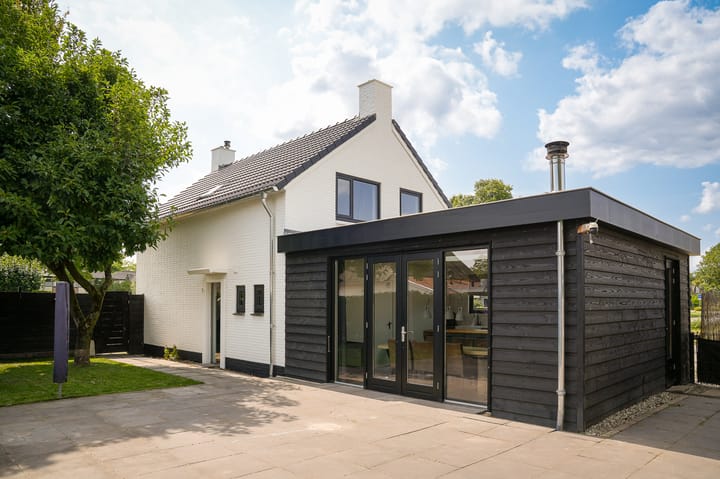 Burgemeester van Suchtelenstraat 17