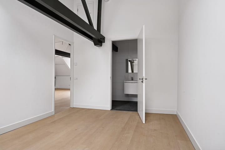 Photo 12 of Alexanderstraat 2-B