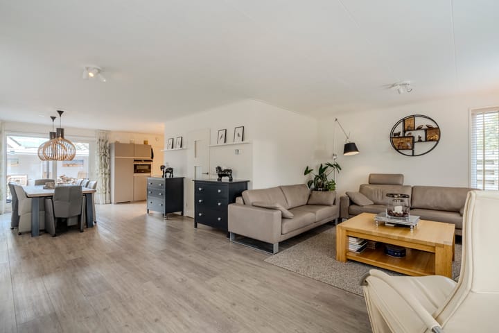 Foto 15 van Meester Geensenweg 8