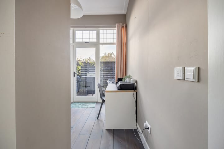 Foto 34 van de Roy van Zuidewijnlaan 8