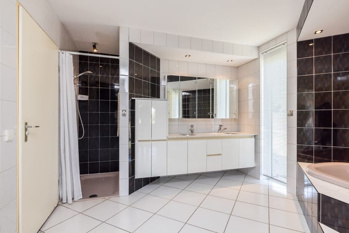 Foto 26 van Steve Bikostraat 35