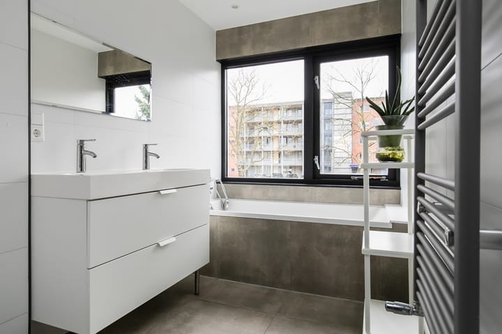 Photo 5 of Van den Berghlaan 607