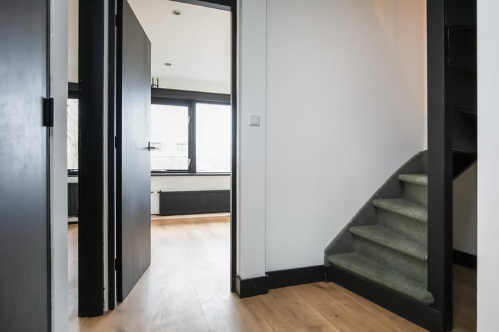 Photo 21 of Van den Berghlaan 607