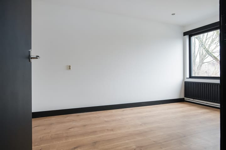 Photo 23 of Van den Berghlaan 607