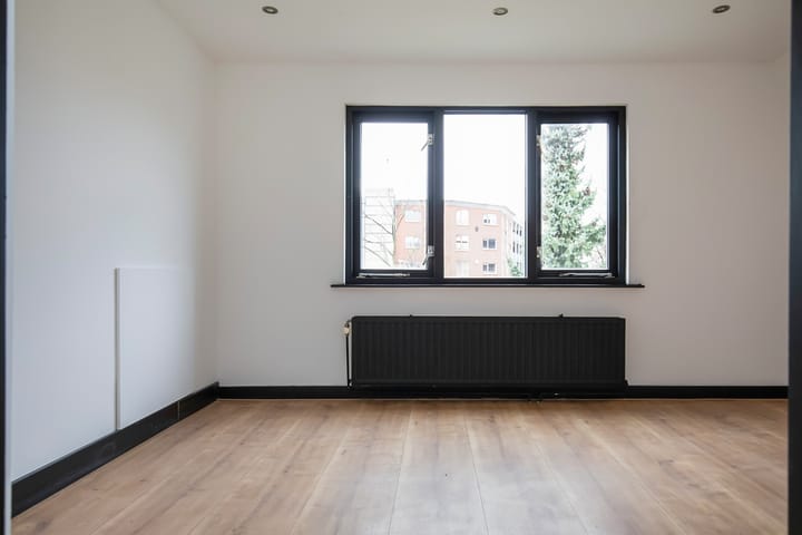 Photo 32 of Van den Berghlaan 607