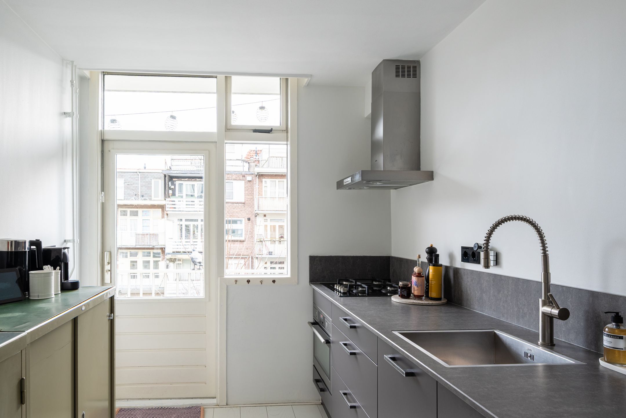 Photo 12 of Aalsmeerweg 11-2