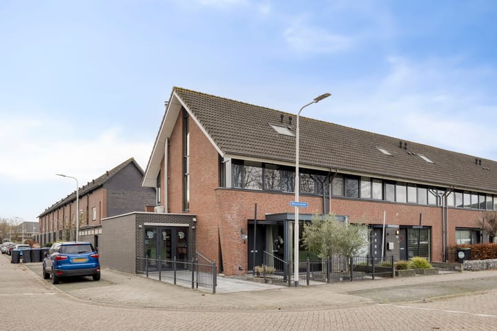 Foto 2 van Mosselhoekplein 1