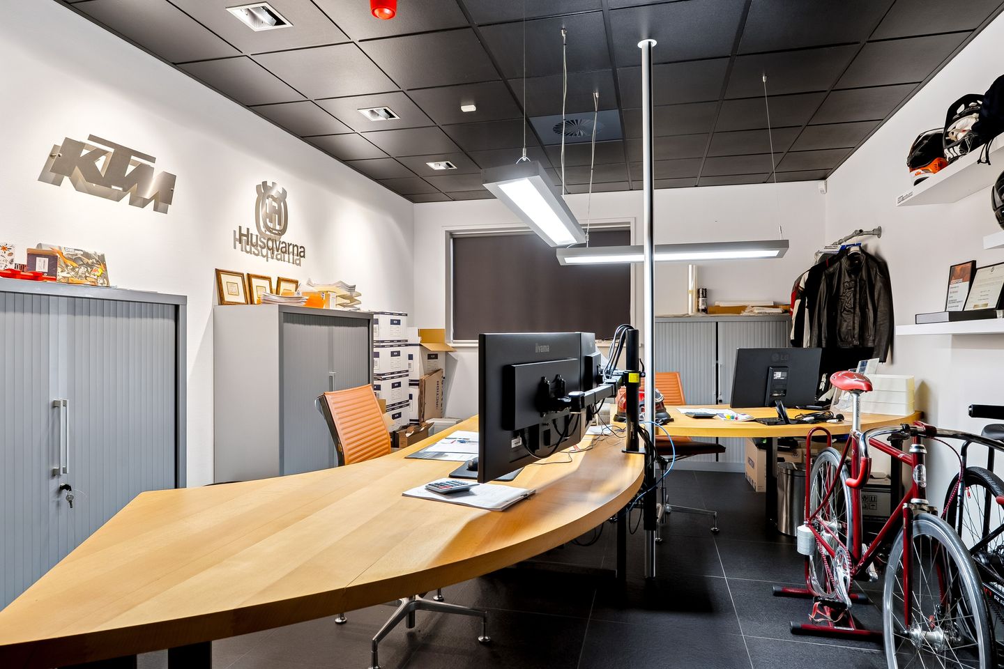 View photo 4 of Phantom 1