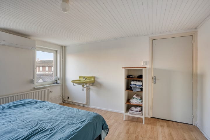 Photo 24 of Meidoornstraat 15