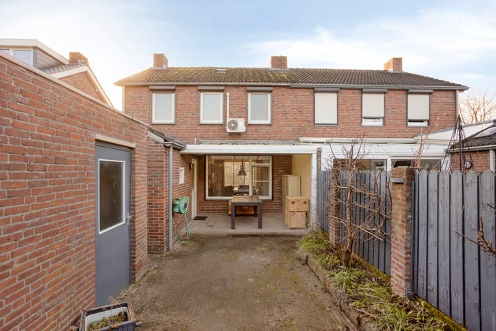 Photo 33 of Meidoornstraat 15