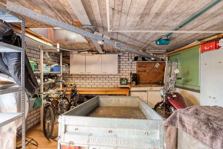 Photo 35 of Meidoornstraat 15