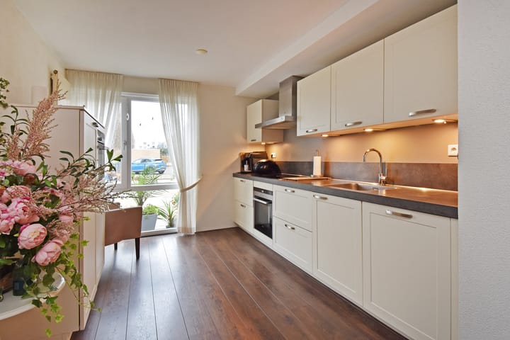 Foto 4 van Staalblauw 101