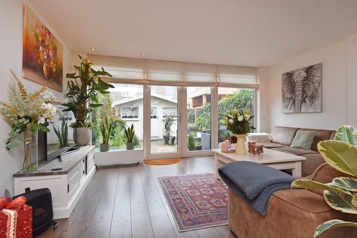 Foto 11 van Staalblauw 101