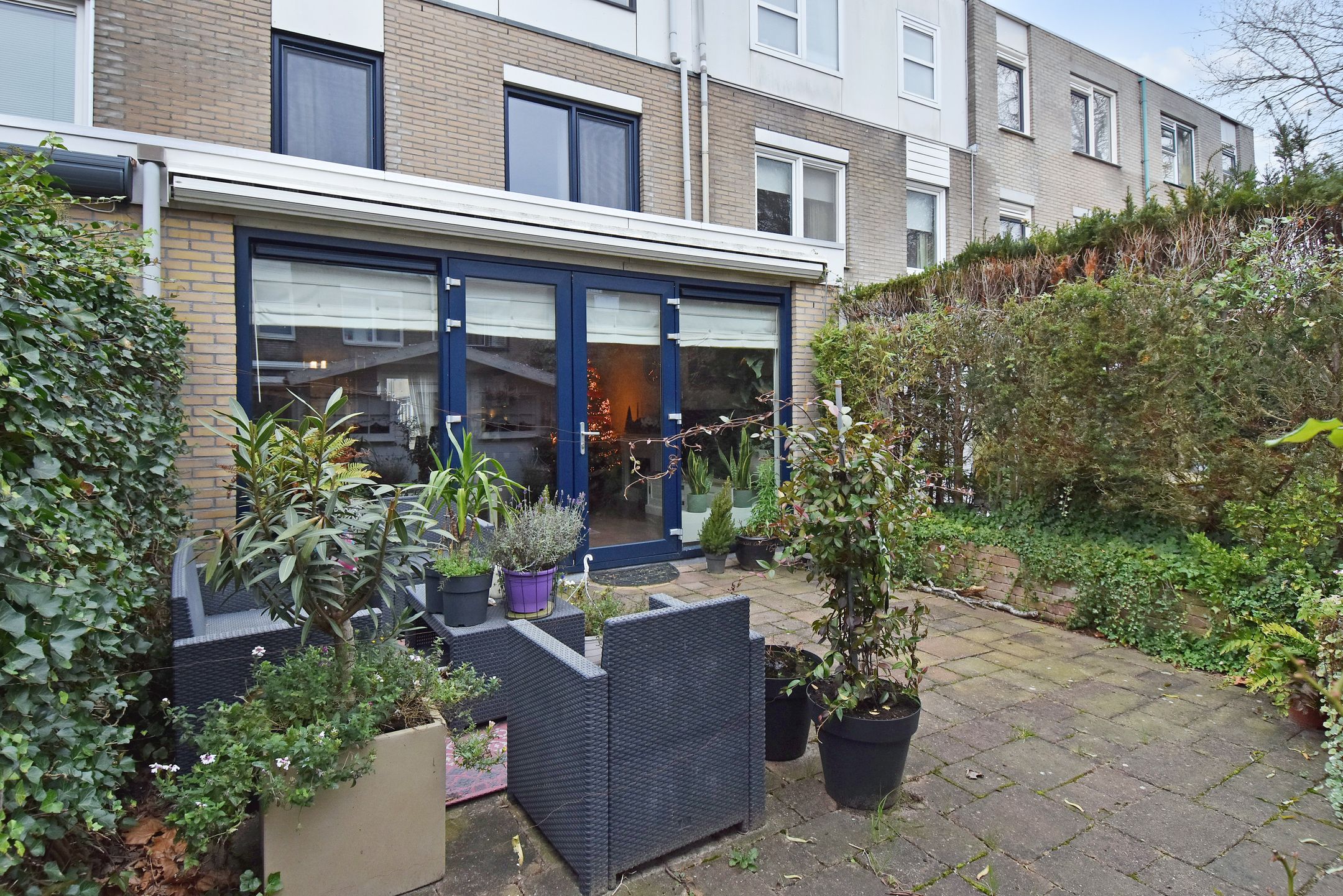 Photo 15 of Staalblauw 101