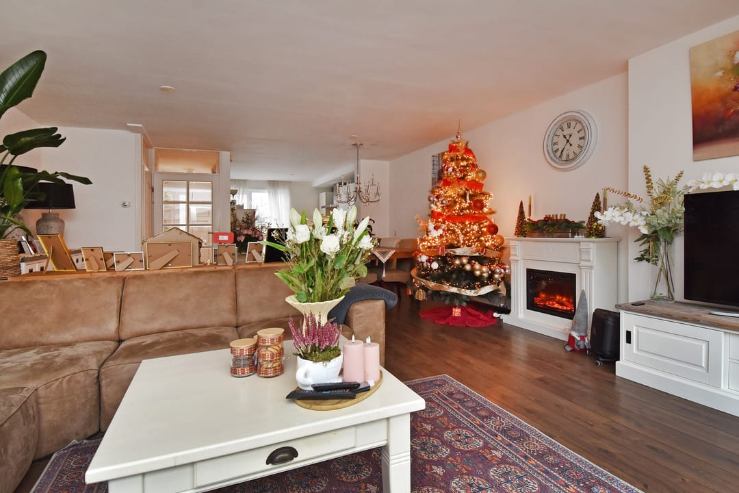 Photo 17 of Staalblauw 101