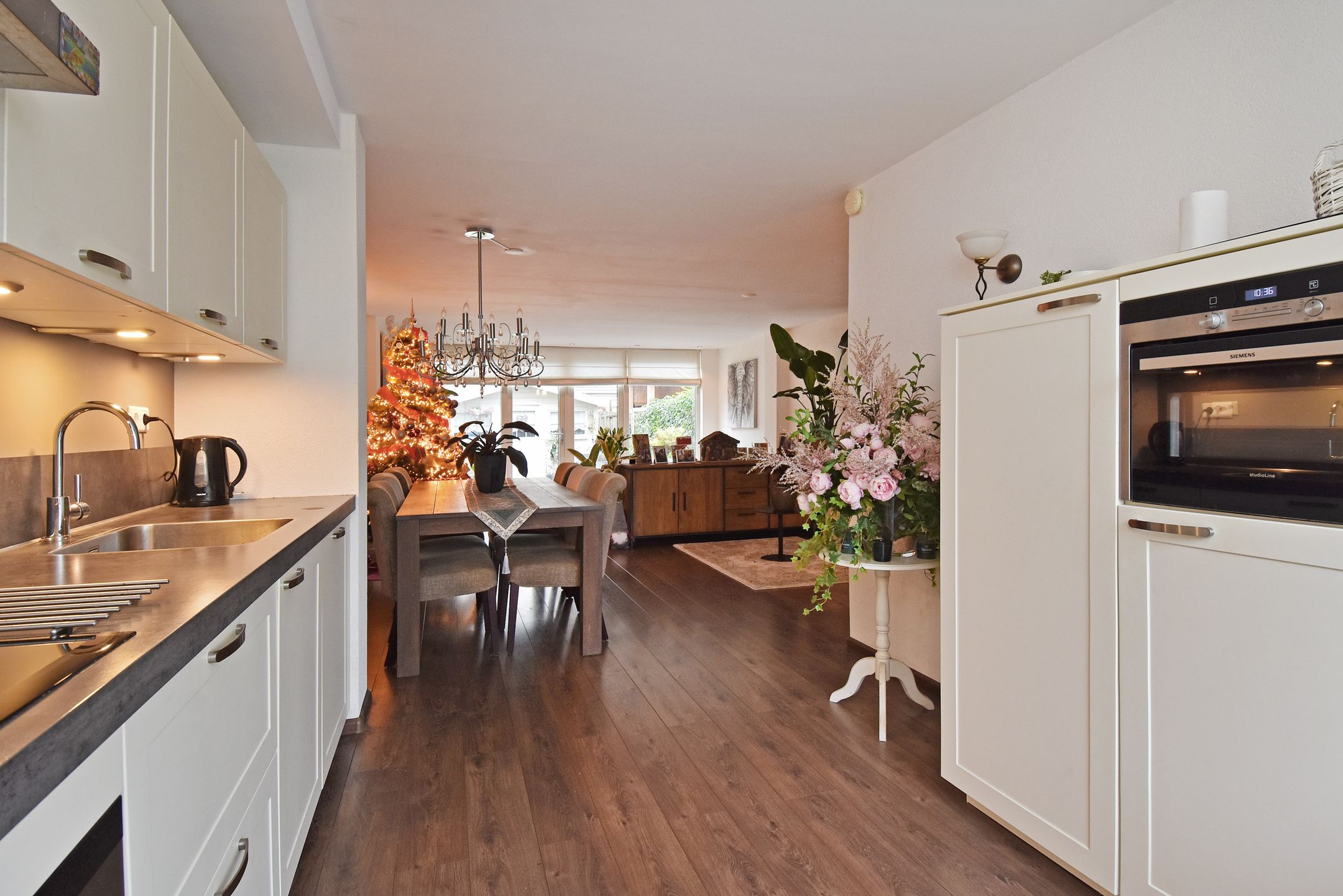 Photo 21 of Staalblauw 101