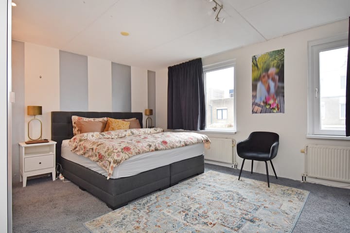 Foto 24 van Staalblauw 101