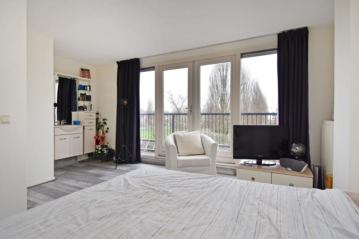 Foto 33 van Staalblauw 101