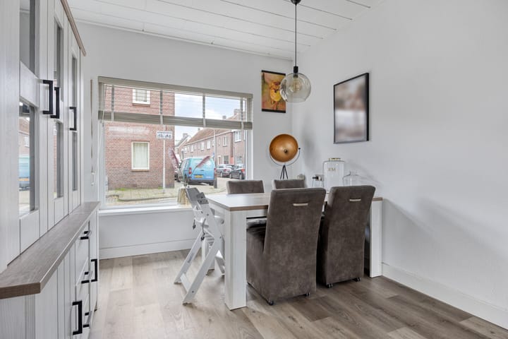 Photo 9 of Bisschop Masiusstraat 41