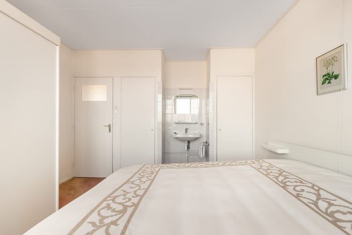 Foto 18 van Admiraal de Ruyterlaan 30